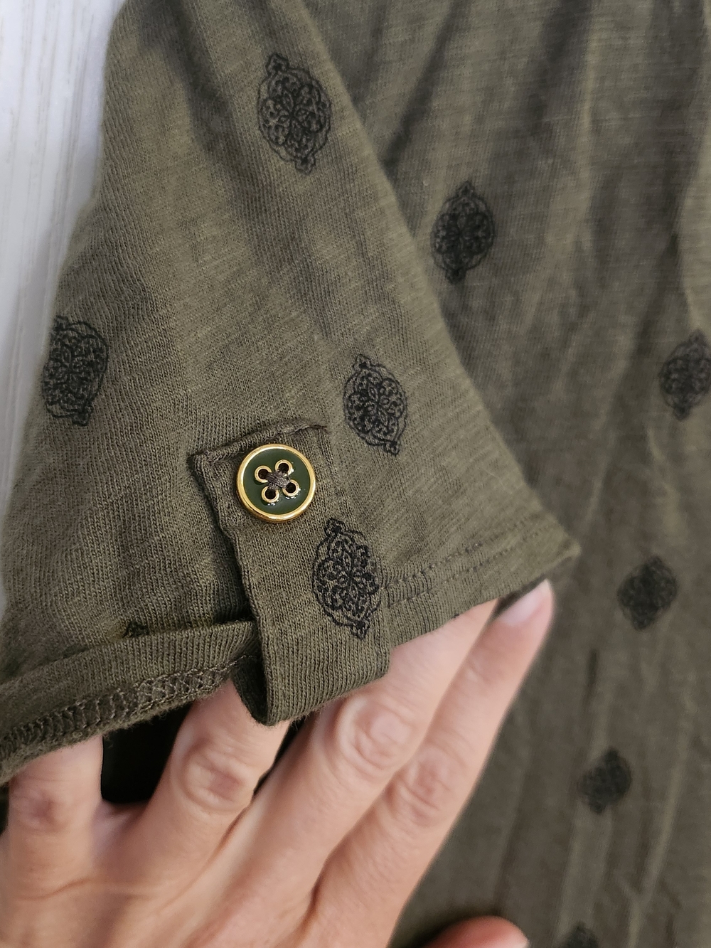 Liz Claiborne Olive Green Short Sleeve V-Neck Top with Black Dot Motif - Picture 5 of 10